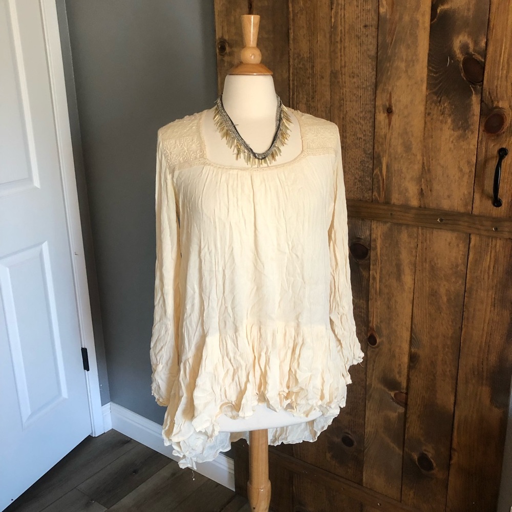 Cream boho Free People tunic size Small in EUC.